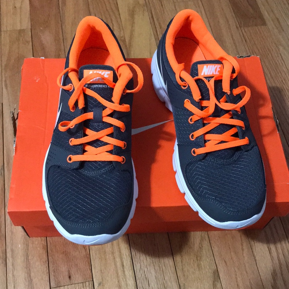 Men’s Nike sneakers